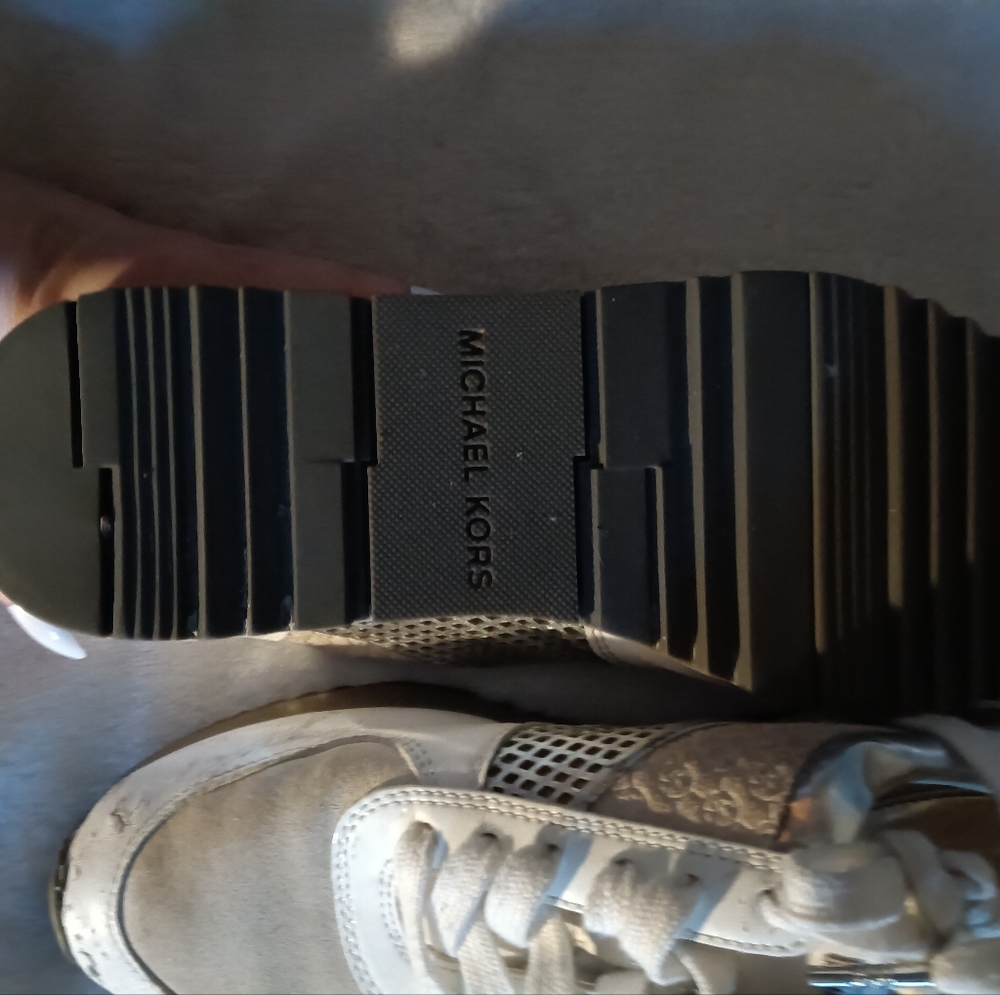 Shoes - Picture 2 of 5